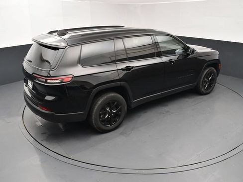 Used 2024 Jeep Grand Cherokee L Altitude AWD/4WD image 18