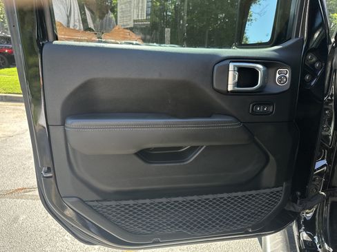 Used 2021 Jeep Wrangler Unlimited Sahara AWD/4WD image 10