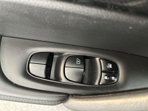 Used 2016 Nissan Rogue SL image 17