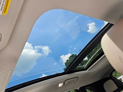 Used 2022 Ford Escape Titanium image 23