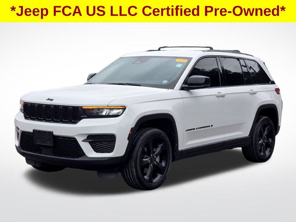 Used 2024 Jeep Grand Cherokee Altitude RWD image 2