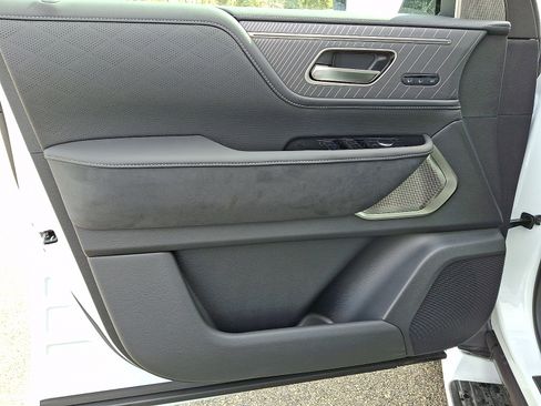 New 2026 INFINITI QX80 Autograph w/ Premium Cargo Package image 9