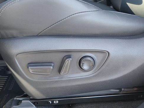 Used 2024 Toyota Venza Nightshade image 8