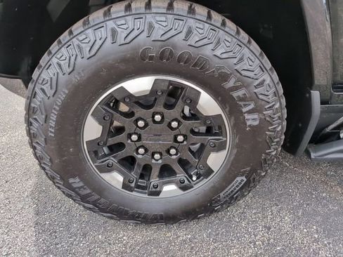Certified 2024 GMC Hummer EV 2X w/ Extreme Off-Road Package AWD/4WD image 12