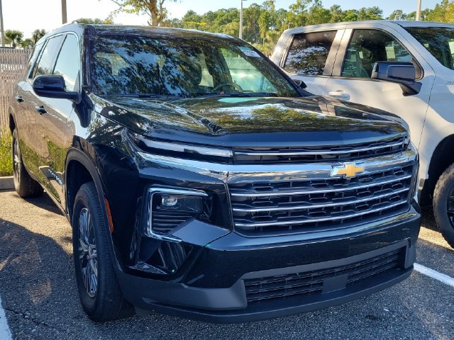 Used 2026 Chevrolet Traverse LT FWD image 2
