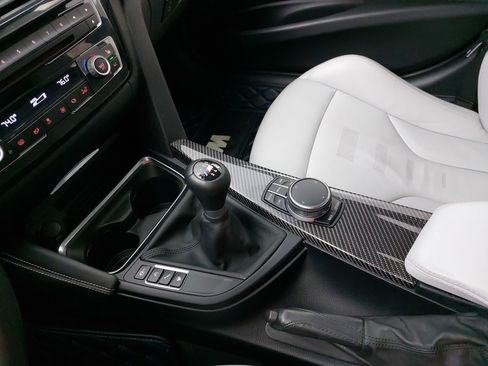 Used 2018 BMW M3 RWD image 26