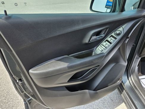 Used 2020 Chevrolet Trax LS w/ Tint and Cruise Package FWD image 20