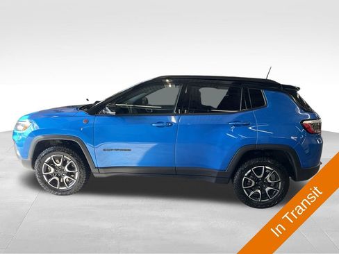 Used 2025 Jeep Compass Trailhawk AWD/4WD image 3