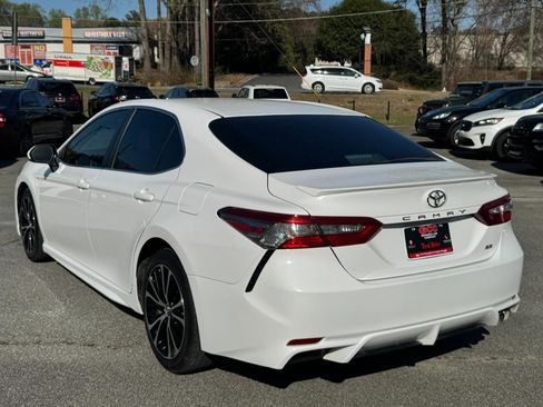 Used 2018 Toyota Camry SE w/ Moonroof Package image 5