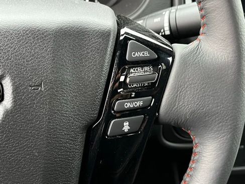 Used 2025 Nissan Frontier PRO-4X image 18