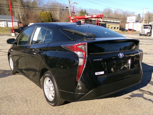Used 2016 Toyota Prius Two image 3