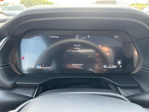 Used 2023 Cadillac XT4 Luxury w/ Cold Weather Package AWD/4WD image 19