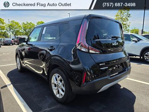 Used 2024 Kia Soul LX w/ Option Group 015 FWD image 4