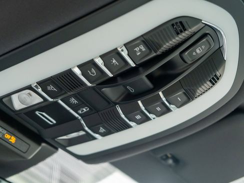 New 2026 Porsche Macan GTS image 37