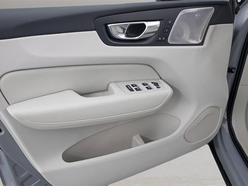 New 2025 Volvo XC60 B5 Ultra w/ Climate Package image 26