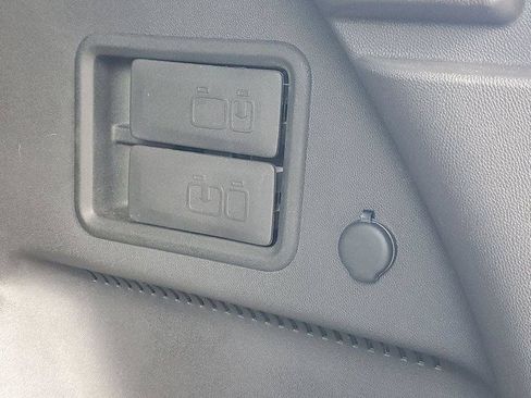 Used 2024 Chevrolet Equinox LT FWD image 31