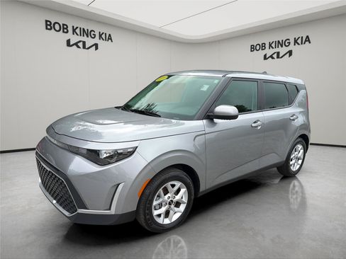 Used 2025 Kia Soul LX w/ LX Technology Package FWD image 1