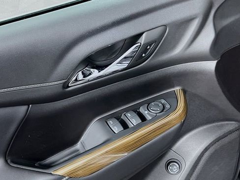 Certified 2023 GMC Acadia SLE image 15