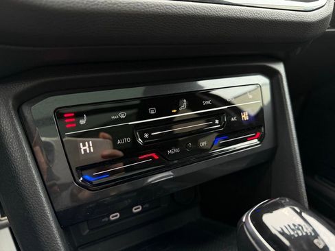 Used 2022 Volkswagen Tiguan SE R-Line image 21