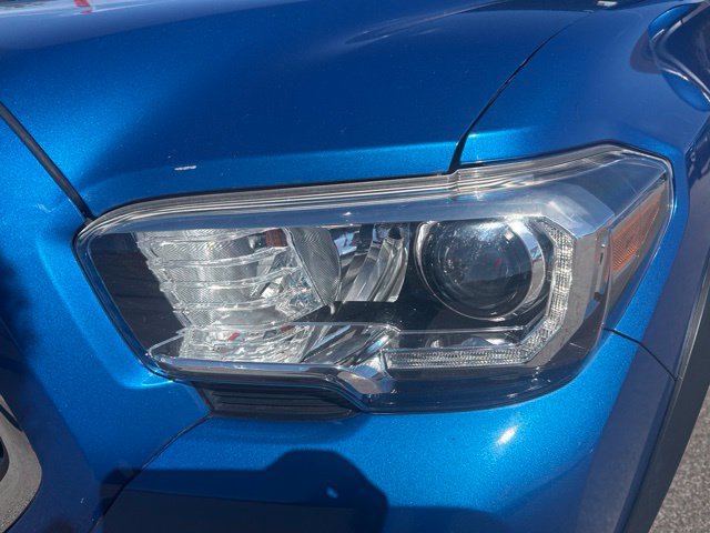 Used 2017 Toyota Tacoma TRD Off-Road w/ Premium & Technology Package AWD/4WD image 9