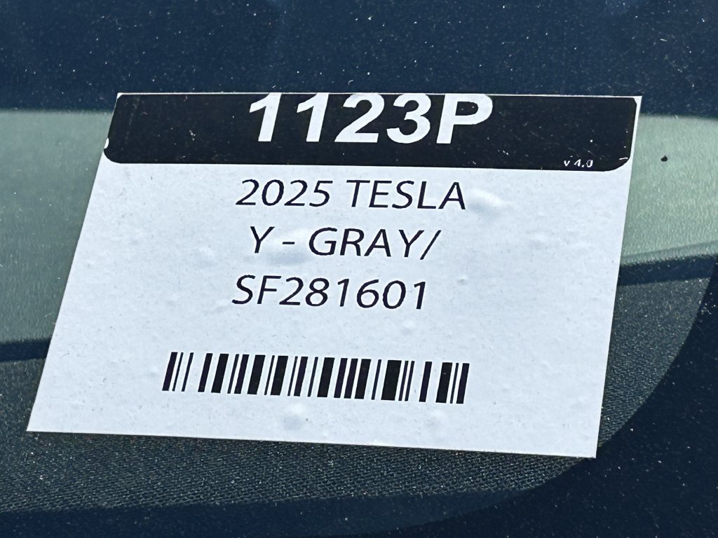 Used 2025 Tesla Model Y Long Range RWD image 32