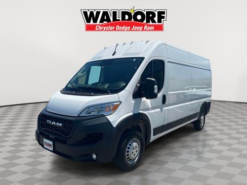 Used 2024 RAM ProMaster 2500 w/ Convenience Group FWD image 3