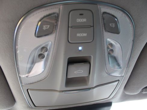 Used 2016 Hyundai Equus RWD image 26