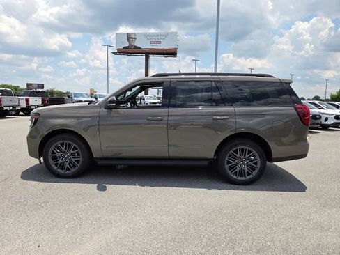 New 2026 Ford Expedition Platinum w/ Stealth Appearance Package AWD/4WD image 32