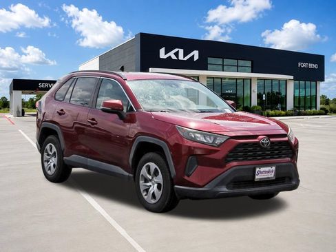 Used 2019 Toyota RAV4 LE w/ All Weather Liner Package FWD image 3