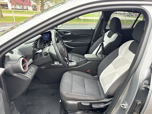 Used 2024 Chevrolet Trax RS w/ Driver Confidence Package FWD image 13