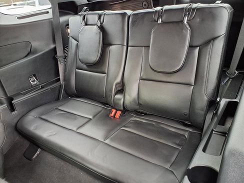 Used 2023 Ford Explorer XLT w/ Equipment Group 202A image 12