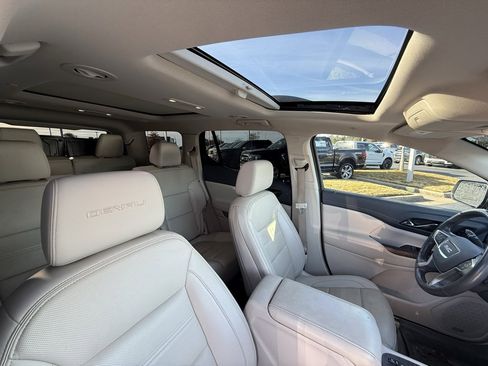 Used 2021 GMC Acadia Denali w/ Denali Technology Package image 33