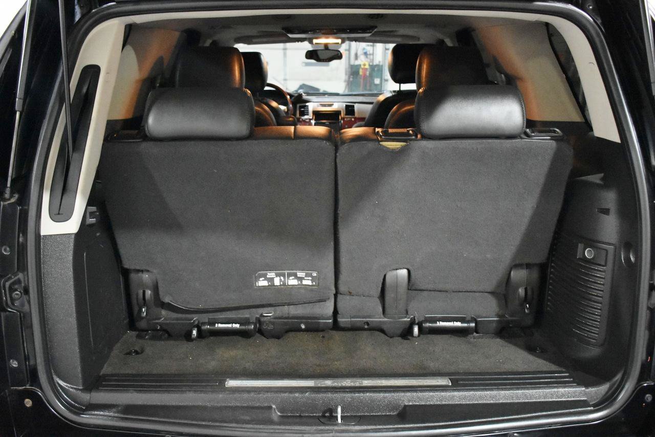 Used 2014 Cadillac Escalade Luxury RWD image 20