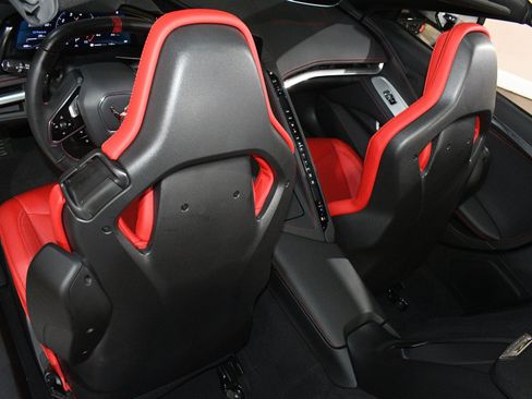 Used 2022 Chevrolet Corvette Stingray Convertible w/ Z51 Performance Package RWD image 15
