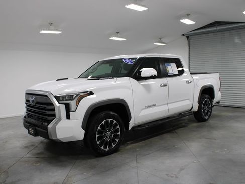 Used 2024 Toyota Tundra Limited AWD/4WD image 4