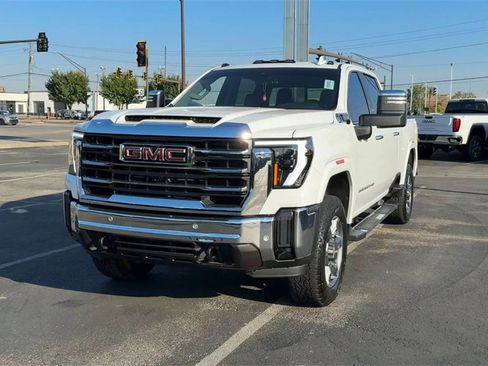 Used 2025 GMC Sierra 2500 SLT w/ SLT Premium Package image 3