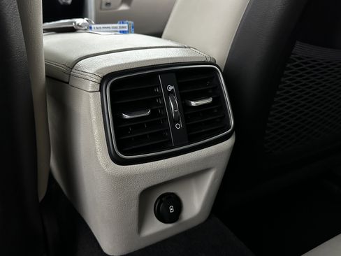 Used 2022 Genesis G70 3.3T image 27