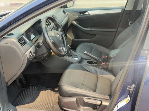 Used 2011 Volkswagen Jetta TDI FWD image 9