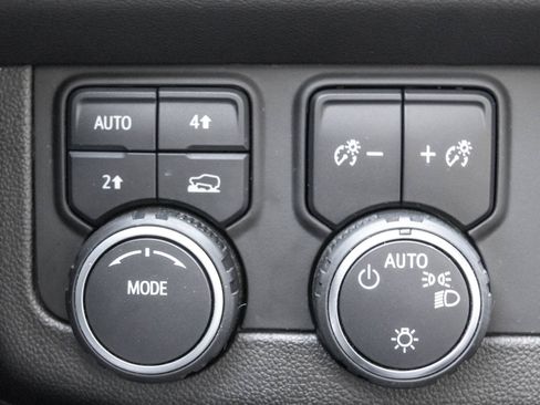 Used 2022 Chevrolet Tahoe LT w/ Luxury Package AWD/4WD image 25