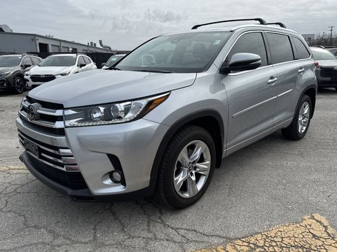Used 2017 Toyota Highlander Limited image 7