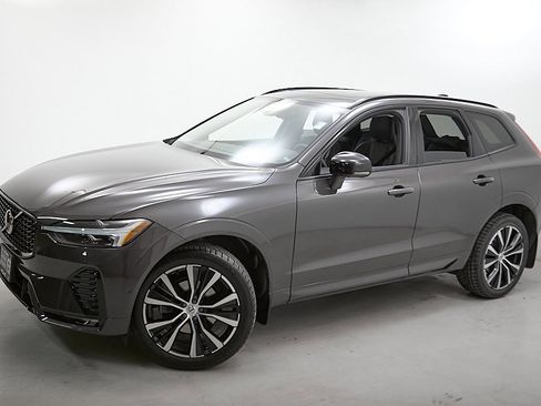 Certified 2023 Volvo XC60 B5 Ultimate w/ Climate Package image 3