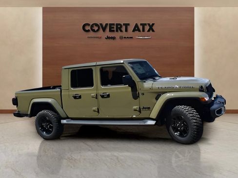 Used 2025 Jeep Gladiator Sport AWD/4WD image 6