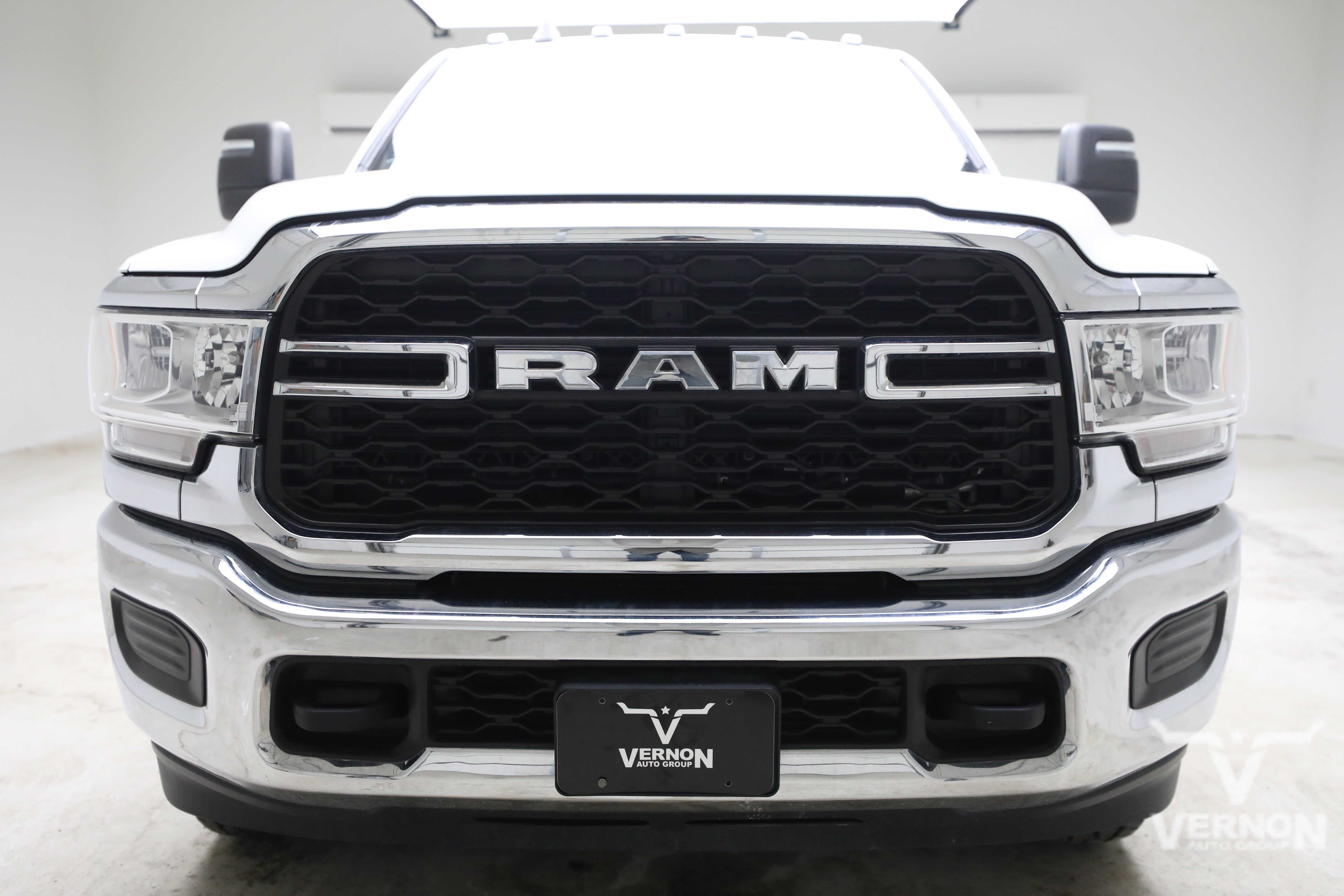 Used 2024 RAM 3500 Tradesman w/ Chrome Appearance Group AWD/4WD image 8