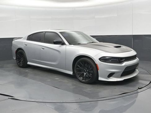 Used 2020 Dodge Charger R/T w/ Plus Group RWD image 30