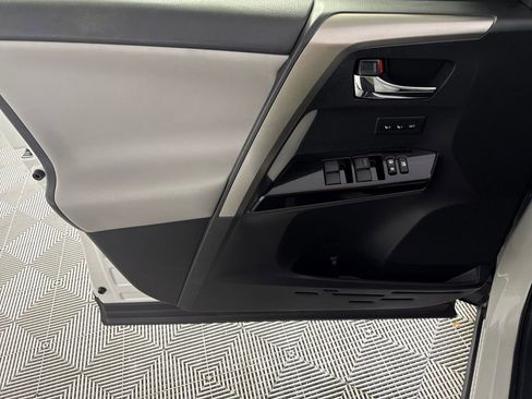 Used 2018 Toyota RAV4 Limited image 11