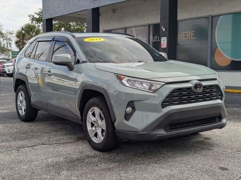 Used 2019 Toyota RAV4 XLE w/ Convenience Package FWD image 3