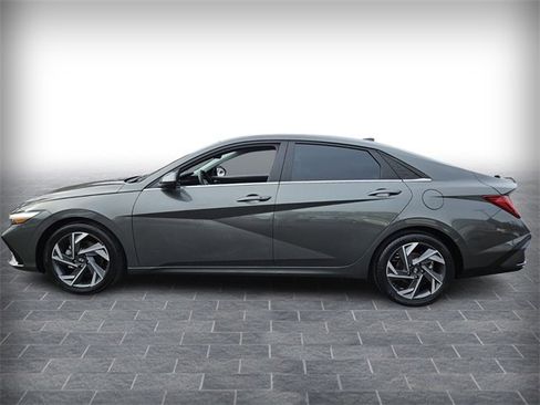 Used 2024 Hyundai Elantra SEL w/ Convenience Package image 4