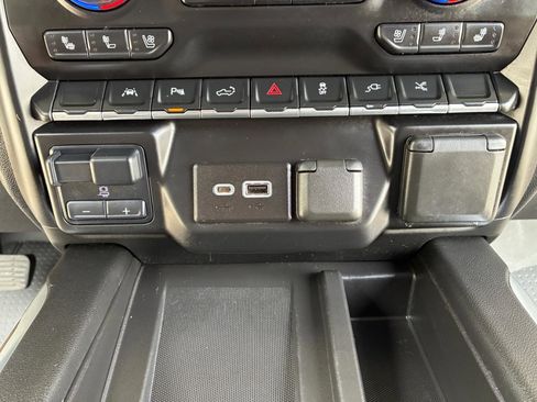 Used 2022 Chevrolet Silverado 1500 High Country w/ Technology Package AWD/4WD image 30