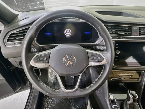 Used 2022 Volkswagen Tiguan SE AWD/4WD image 11