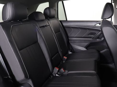 Used 2023 Volkswagen Tiguan SE FWD image 33